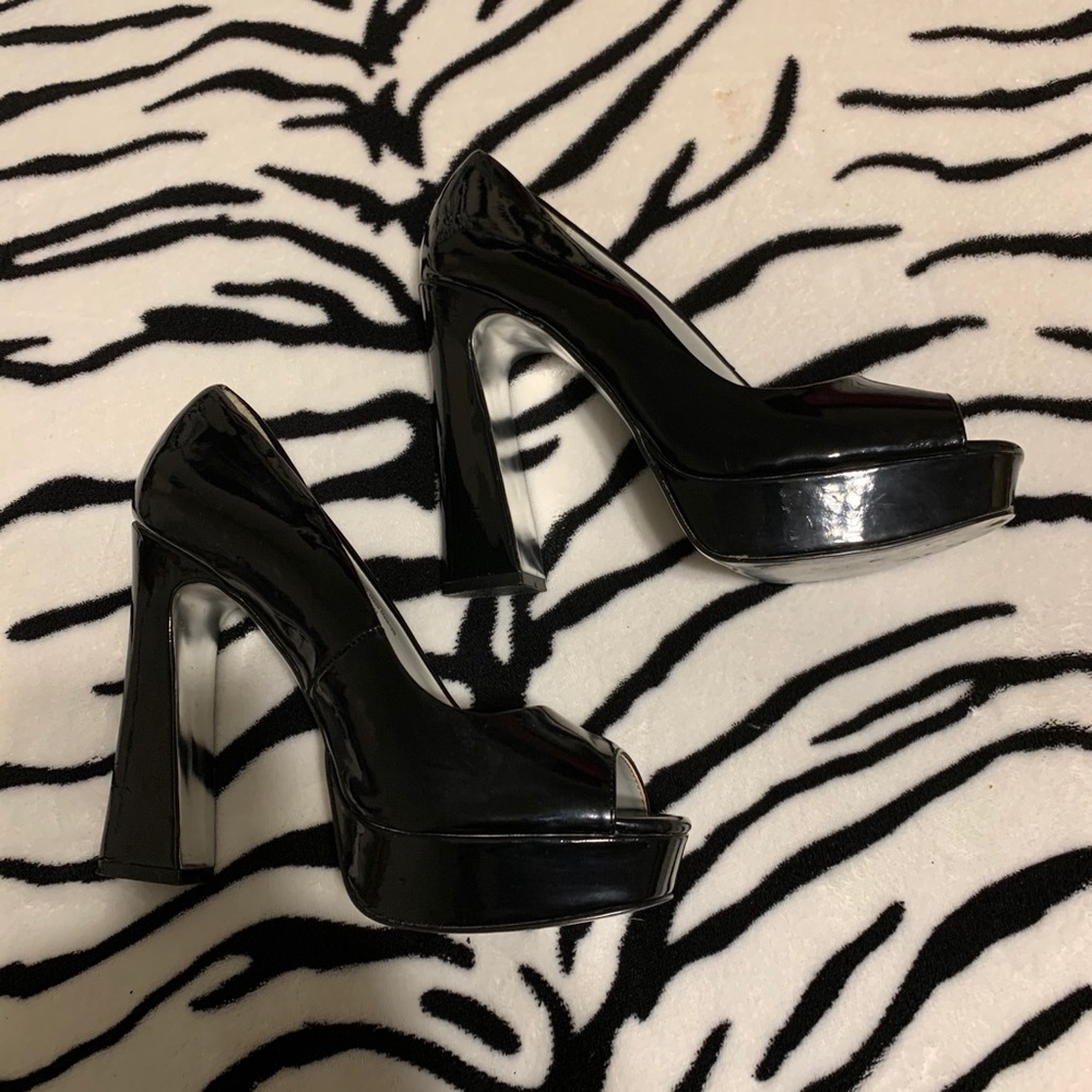 Fergie Black patent leather chunky 4 inch heel